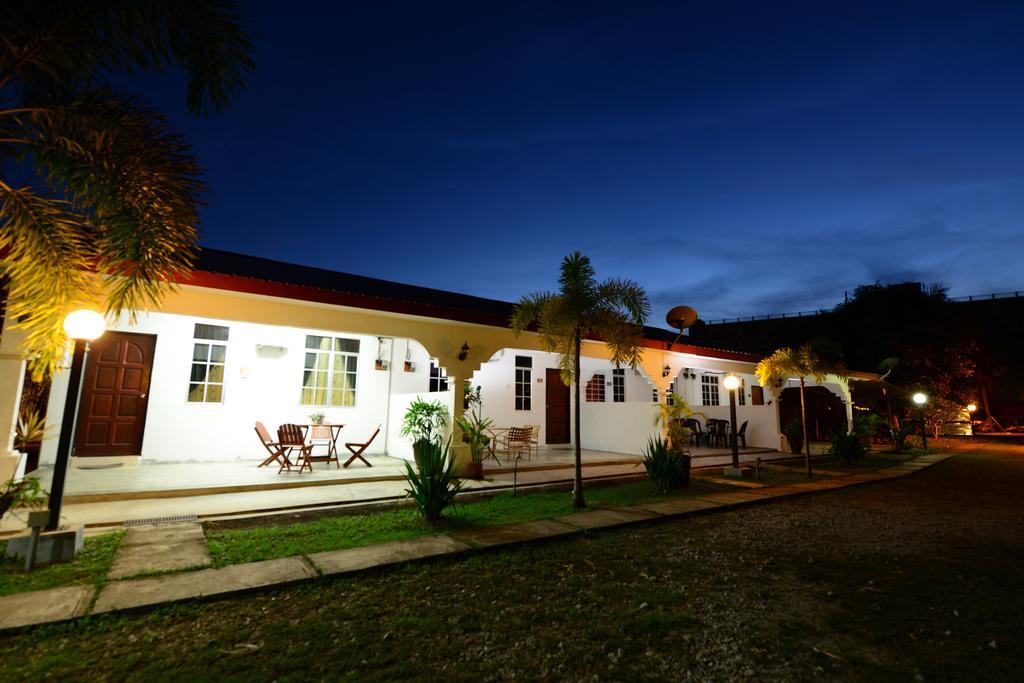 White Tempat peranginan 2*